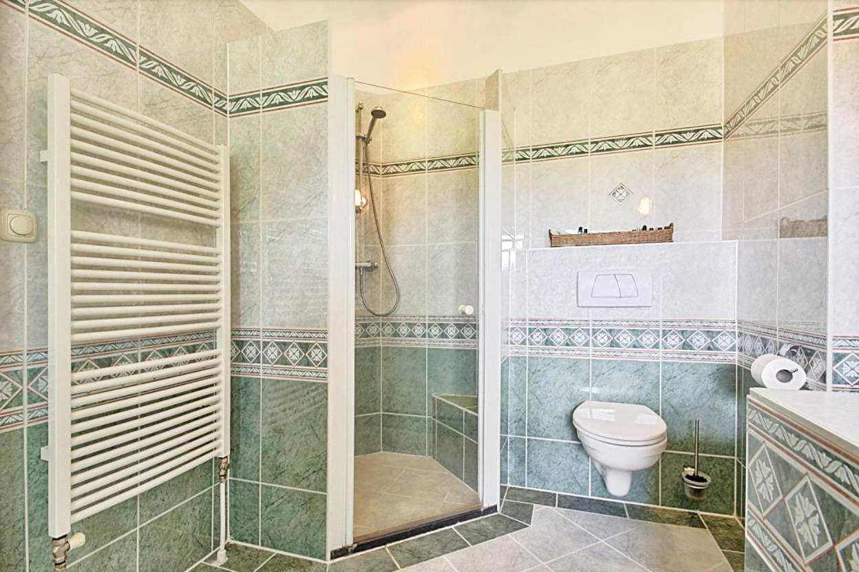 Beautiful American Style Villa With Heated Pool And Jacuzzi هيرهيُخوفاتْ المظهر الخارجي الصورة